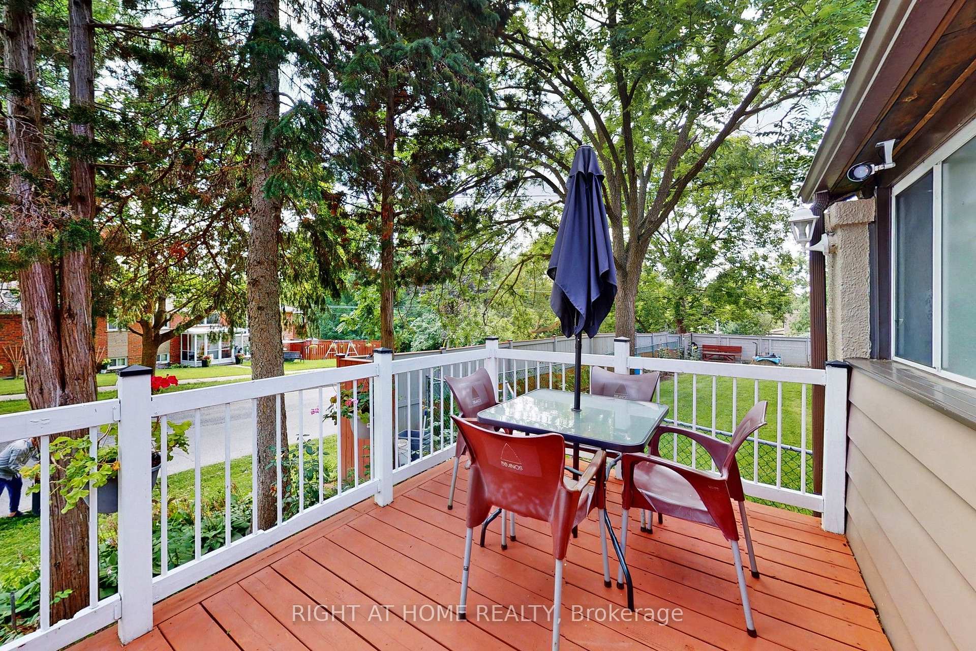 Photo 4 of 1 Edgebrook Drive, Etobicoke, Thistletown-Beaumonde Heights — HOMEH