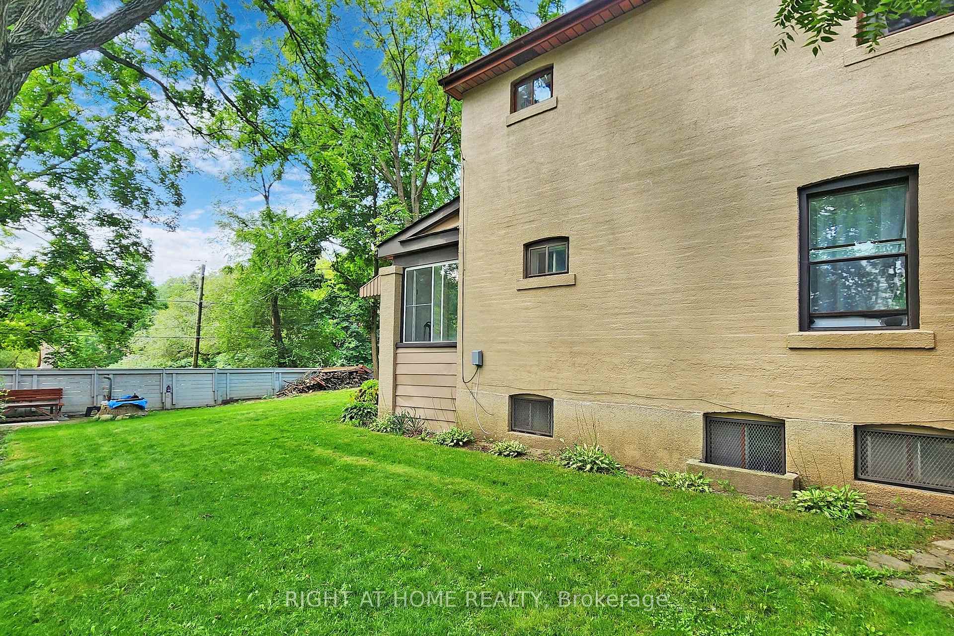 Photo 5 of 1 Edgebrook Drive, Etobicoke, Thistletown-Beaumonde Heights — HOMEH