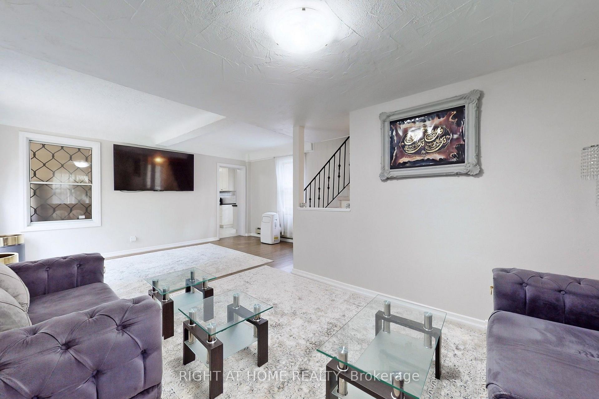 Photo 7 of 1 Edgebrook Drive, Etobicoke, Thistletown-Beaumonde Heights — HOMEH