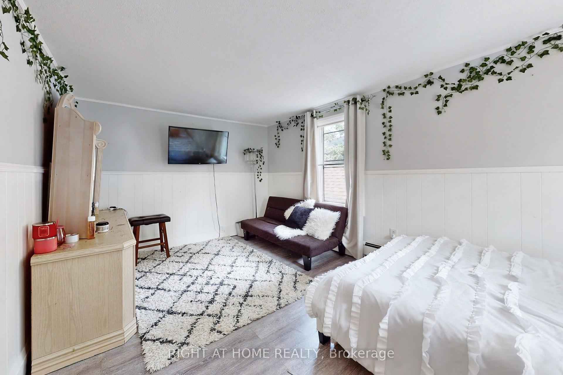 Photo 14 of 1 Edgebrook Drive, Etobicoke, Thistletown-Beaumonde Heights — HOMEH