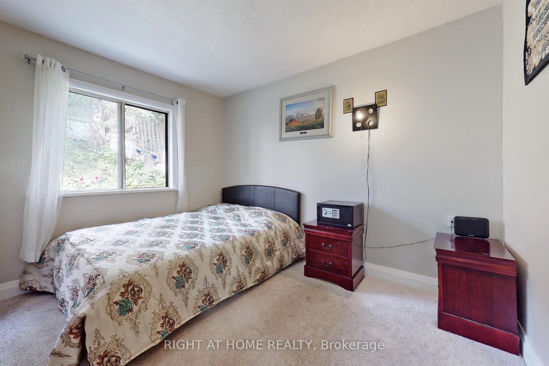 Photo 16 of 1 Edgebrook Drive, Etobicoke, Thistletown-Beaumonde Heights — HOMEH