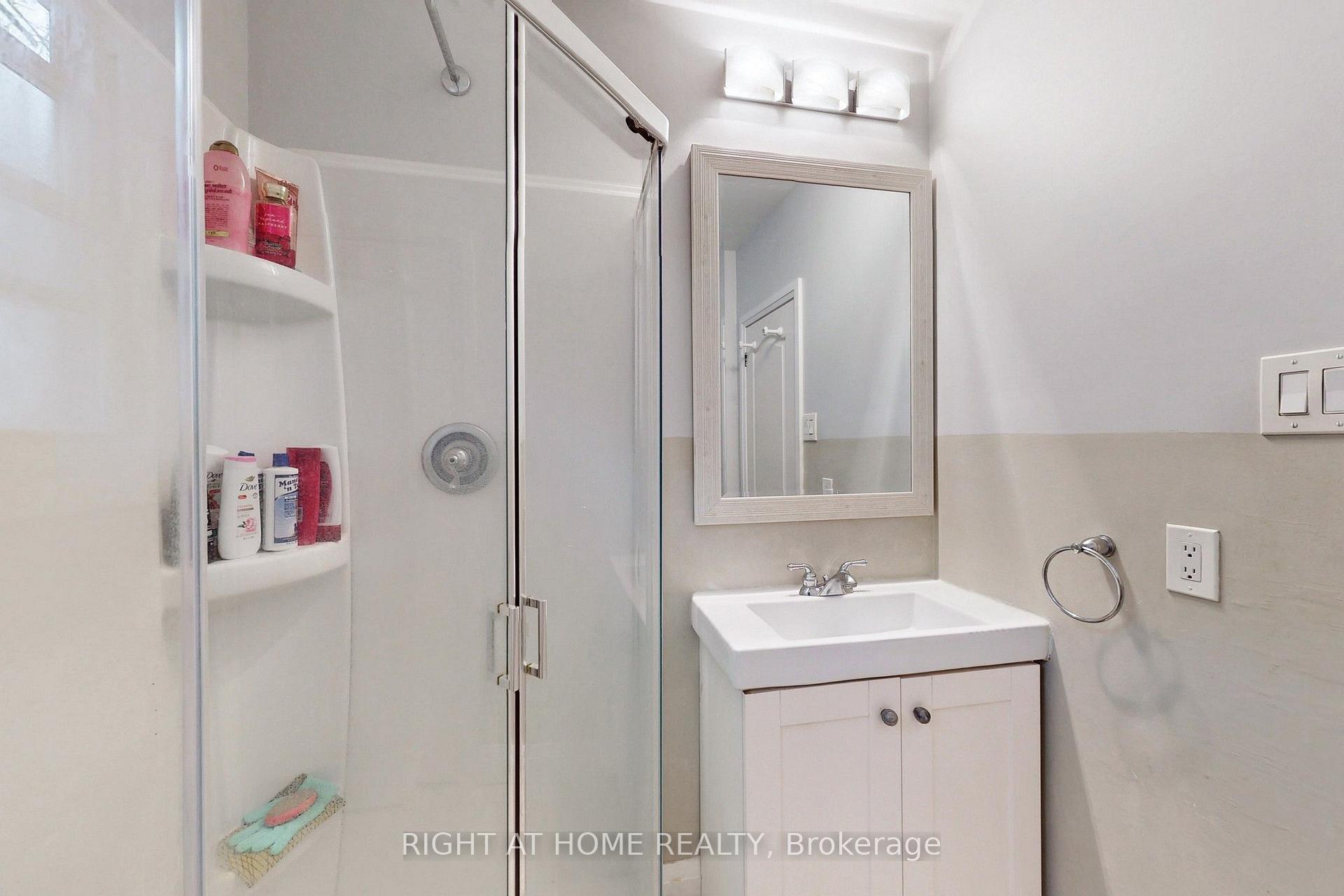 Photo 19 of 1 Edgebrook Drive, Etobicoke, Thistletown-Beaumonde Heights — HOMEH