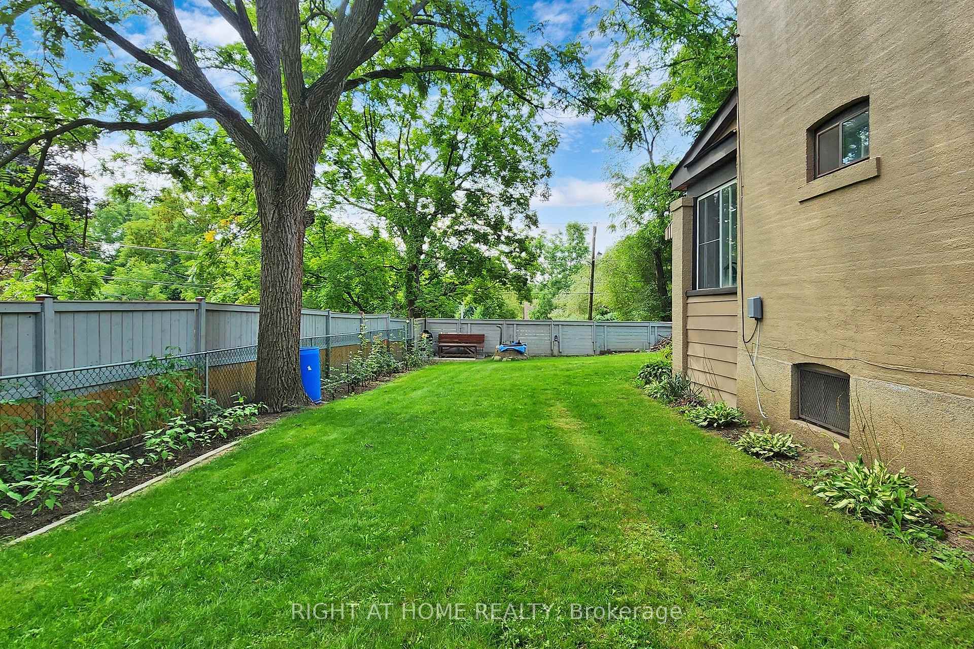 Photo 29 of 1 Edgebrook Drive, Etobicoke, Thistletown-Beaumonde Heights — HOMEH