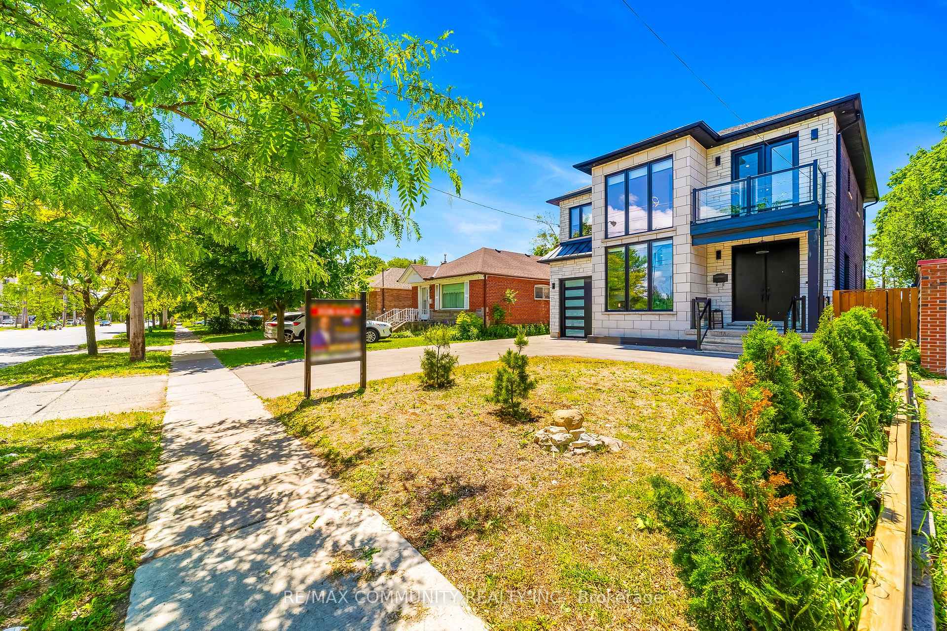 Photo 3 of 856 Kennedy Road, Scarborough, Ionview — HOMEH