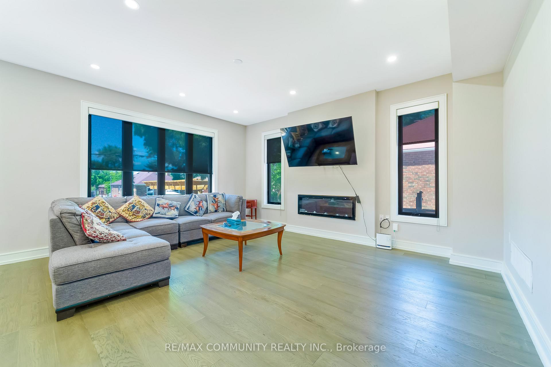 Photo 9 of 856 Kennedy Road, Scarborough, Ionview — HOMEH