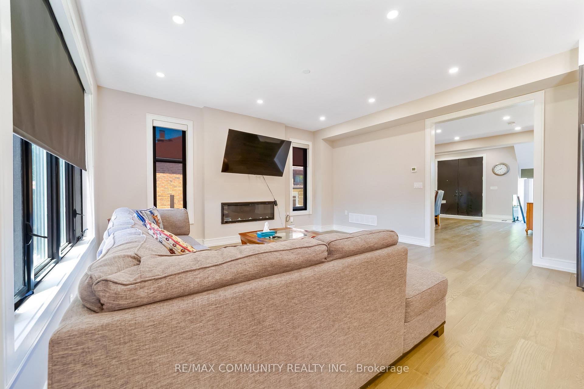 Photo 10 of 856 Kennedy Road, Scarborough, Ionview — HOMEH