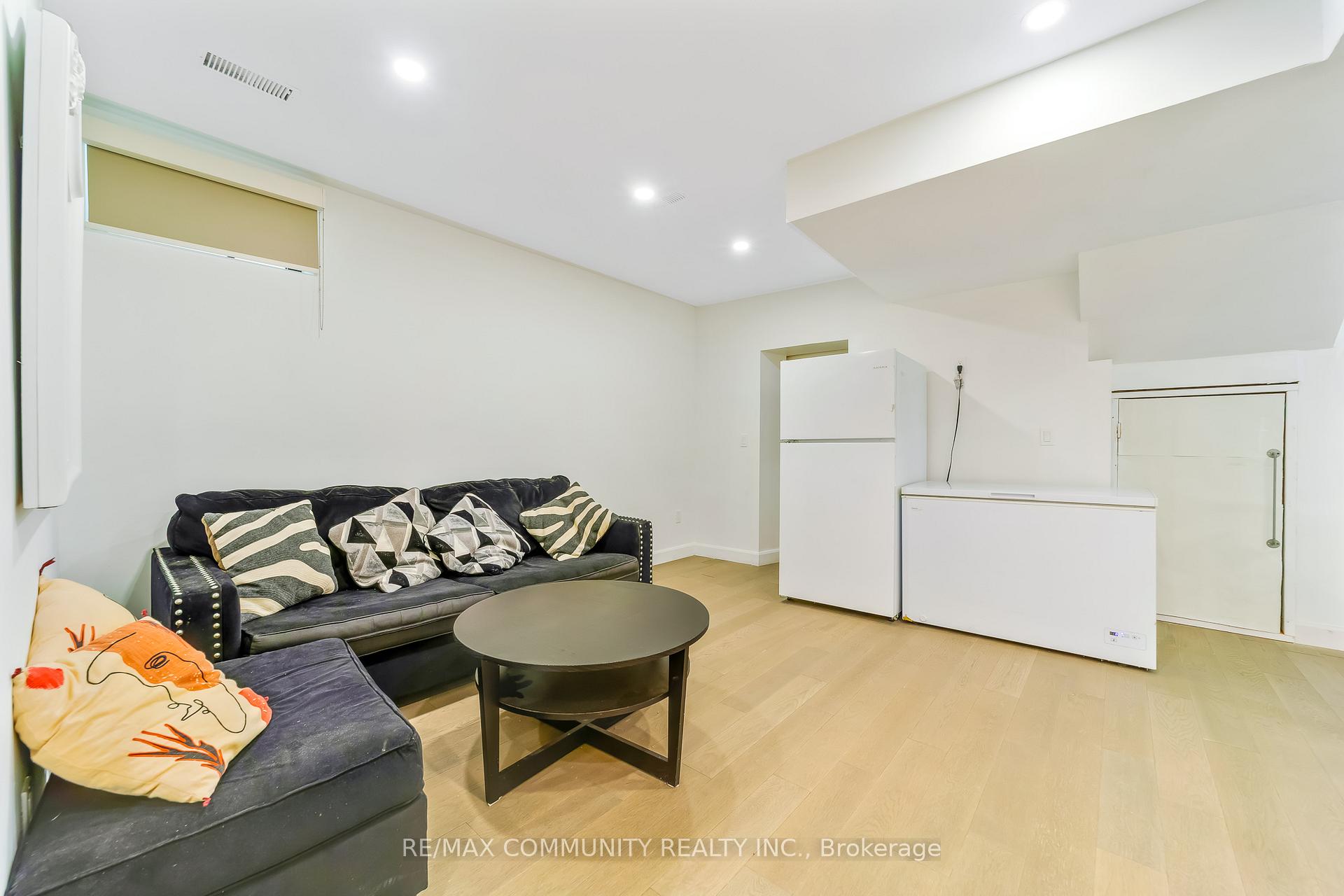 Photo 37 of 856 Kennedy Road, Scarborough, Ionview — HOMEH