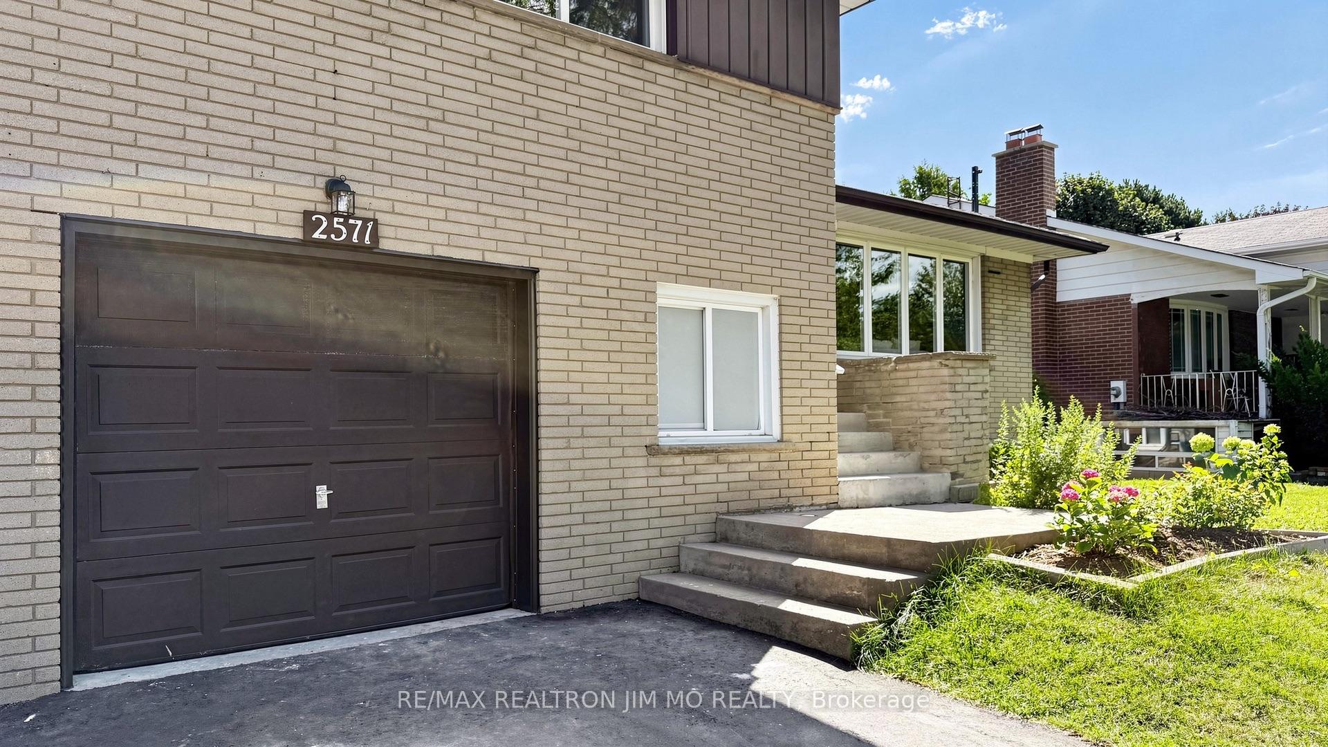 Photo 3 of 2571 Kennedy Road, Scarborough, Tam O'Shanter-Sullivan — HOMEH