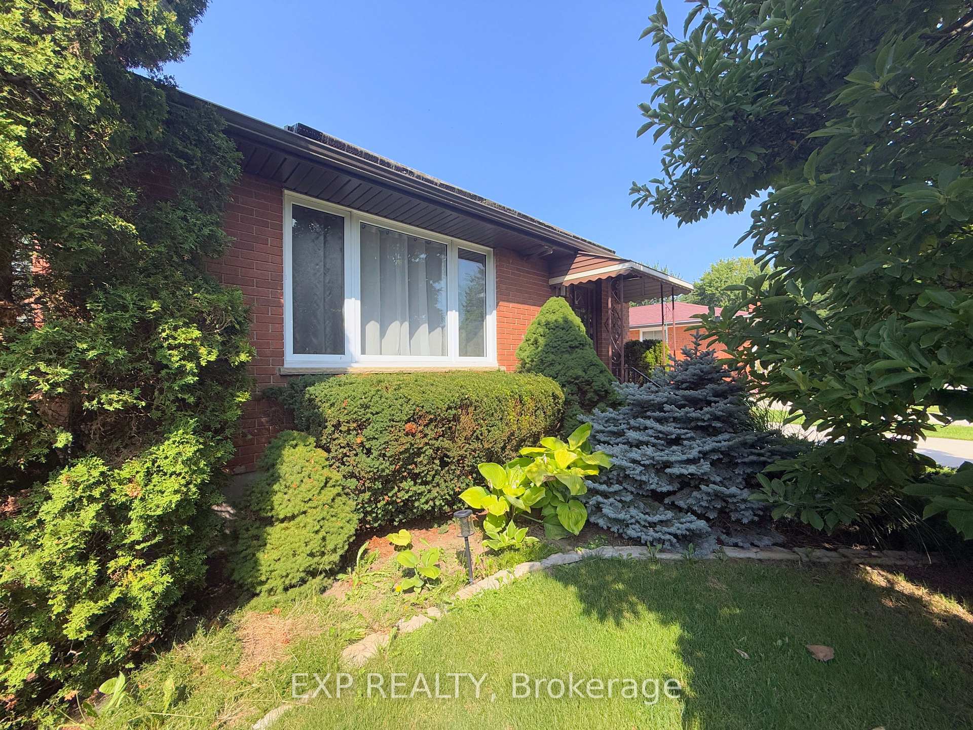 Photo 3 of 82 Lacey Crescent, London, South X — HOMEH