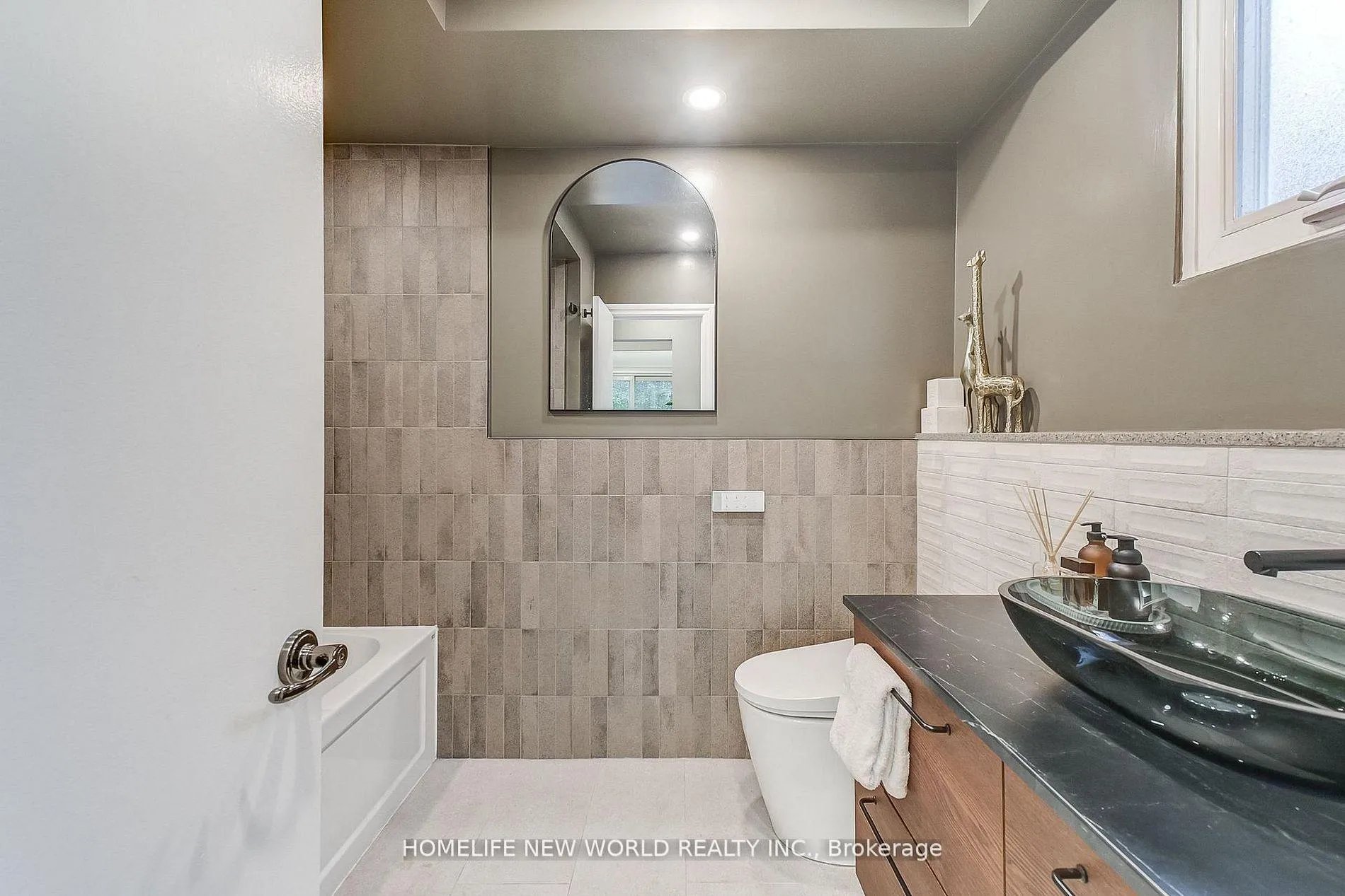 Photo 33 of 59 Bobmar Road, Scarborough, Highland Creek — HOMEH