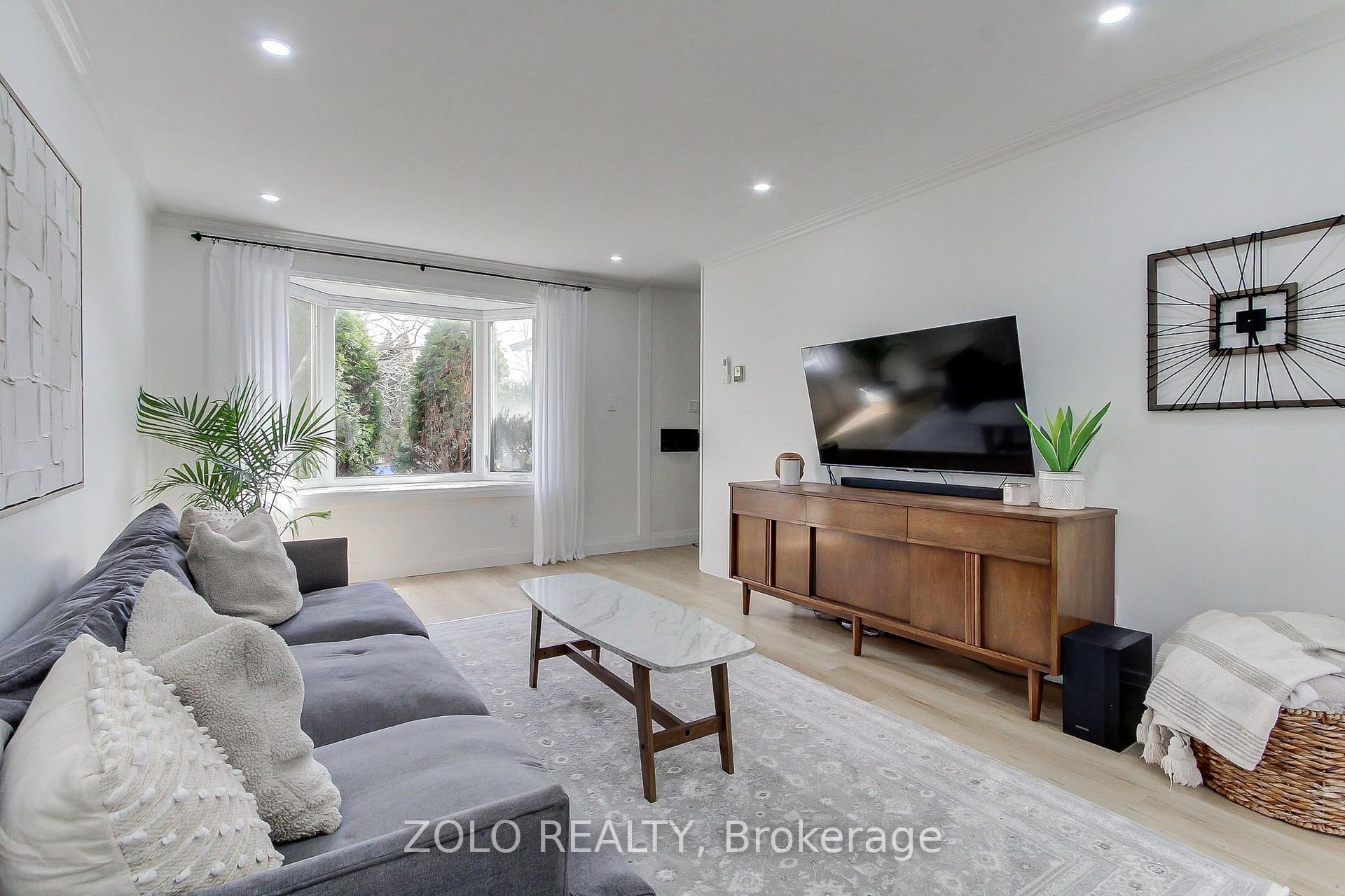 Photo 4 of 388 Terry Drive, Newmarket, Central Newmarket — HOMEH