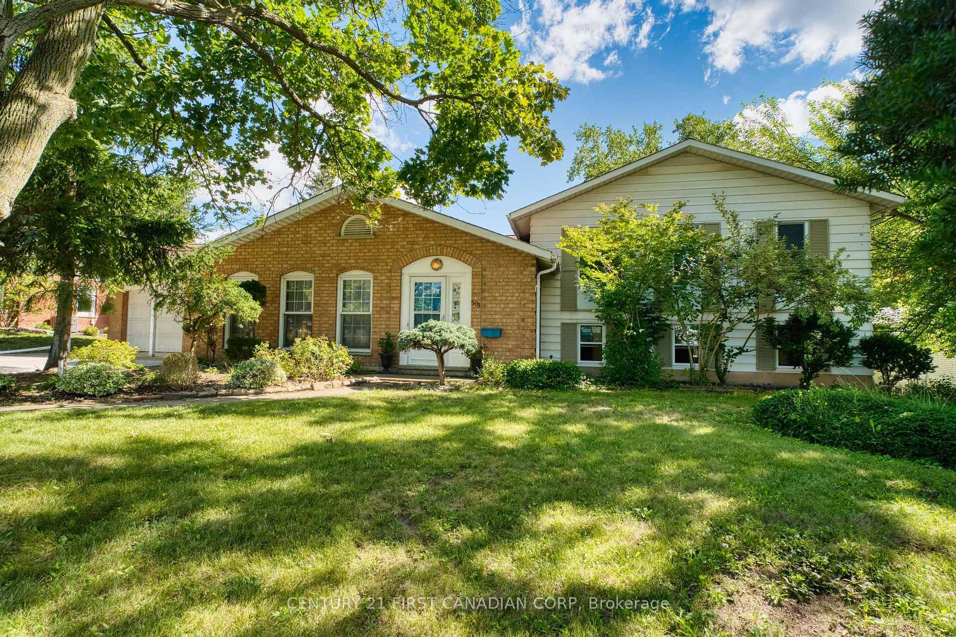 Photo 4 of 501 Commissioners Road E, London, South R — HOMEH