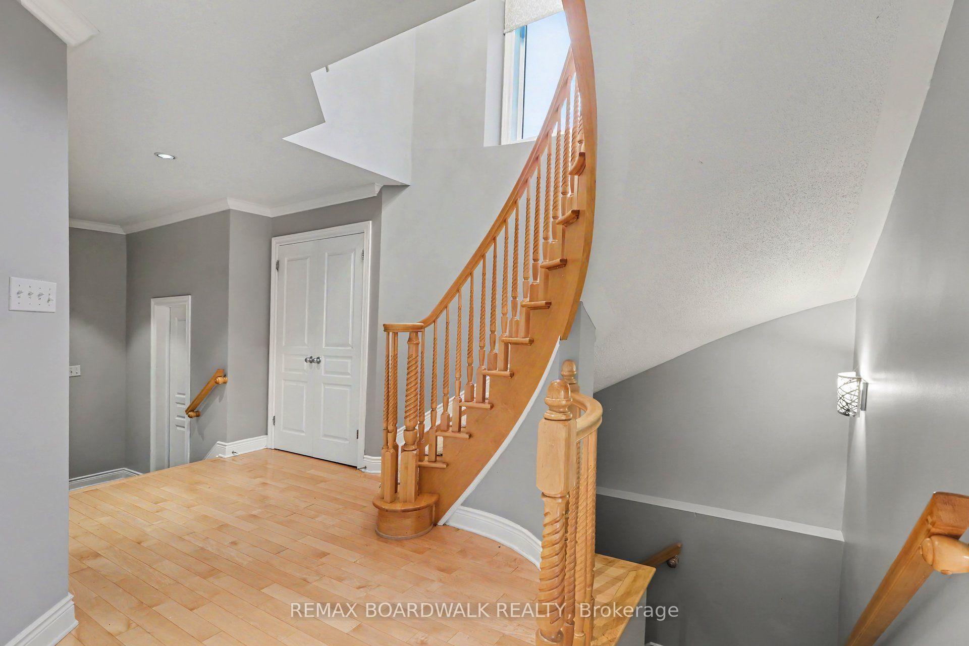 Photo 6 of 561 Aquaview Drive, Ottawa, Avalon East — HOMEH
