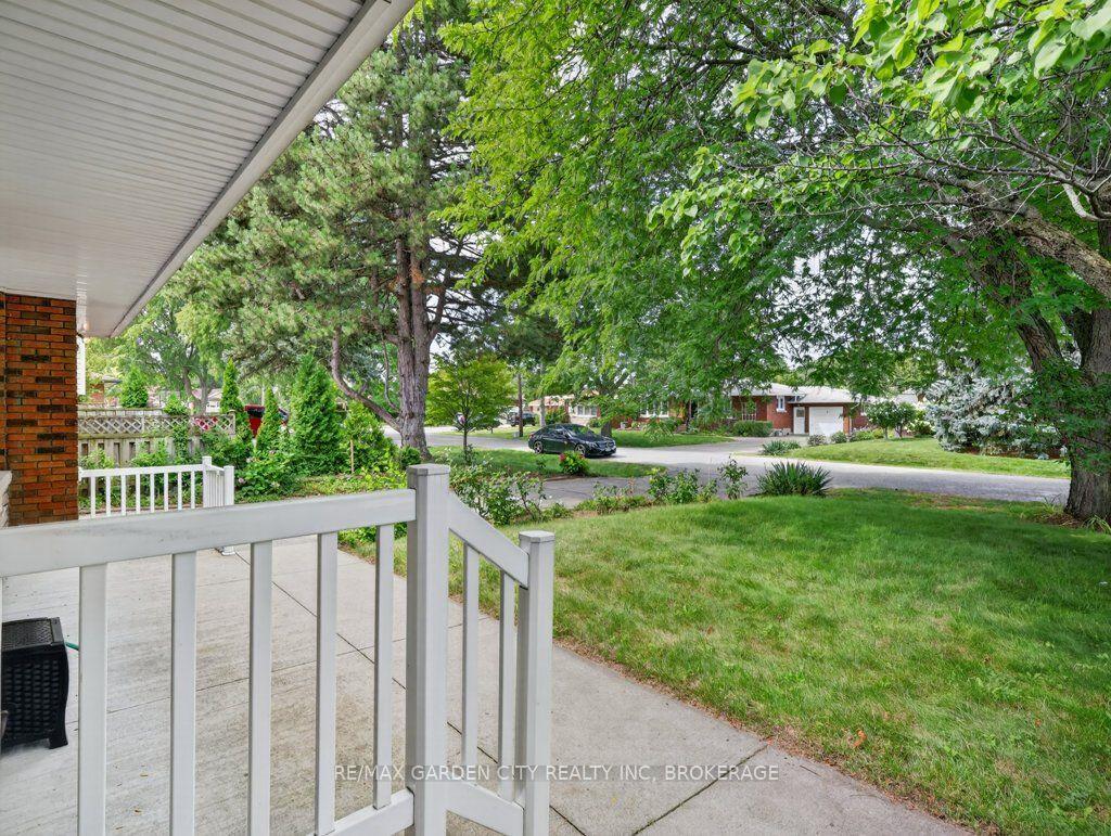 Photo 5 of 8 Champa Drive, St. Catharines, Vine/Linwell — HOMEH