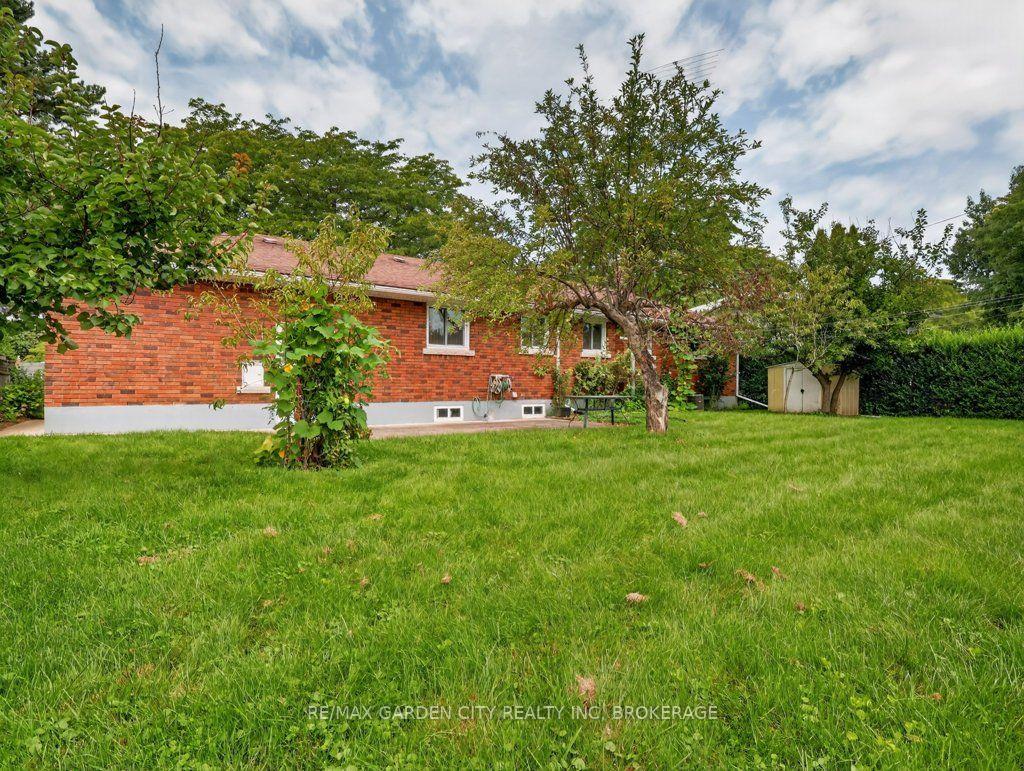 Photo 6 of 8 Champa Drive, St. Catharines, Vine/Linwell — HOMEH