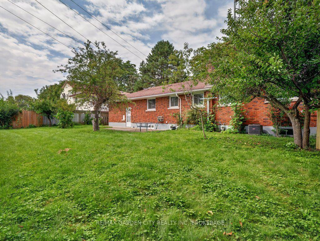 Photo 8 of 8 Champa Drive, St. Catharines, Vine/Linwell — HOMEH