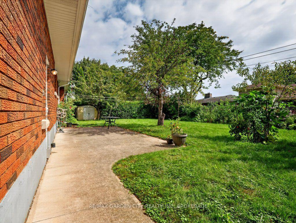 Photo 10 of 8 Champa Drive, St. Catharines, Vine/Linwell — HOMEH