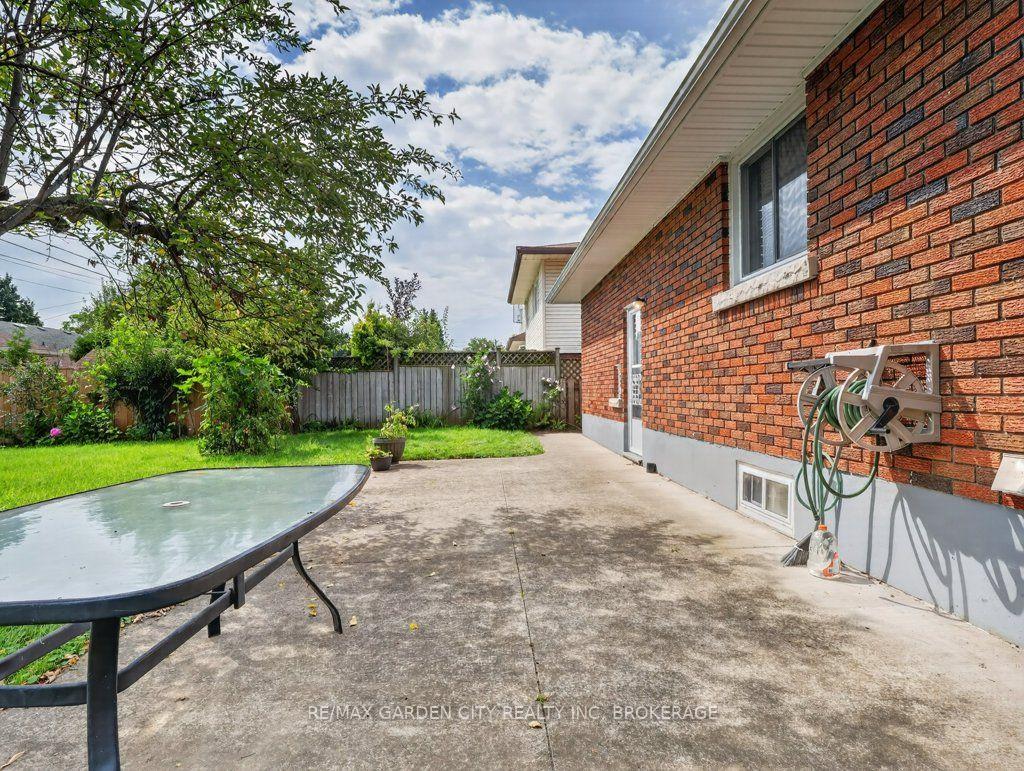Photo 11 of 8 Champa Drive, St. Catharines, Vine/Linwell — HOMEH