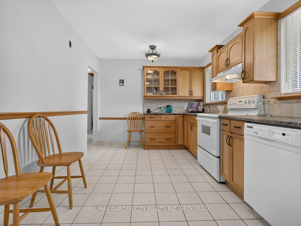 Photo 19 of 8 Champa Drive, St. Catharines, Vine/Linwell — HOMEH