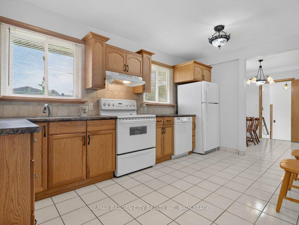 Photo 21 of 8 Champa Drive, St. Catharines, Vine/Linwell — HOMEH