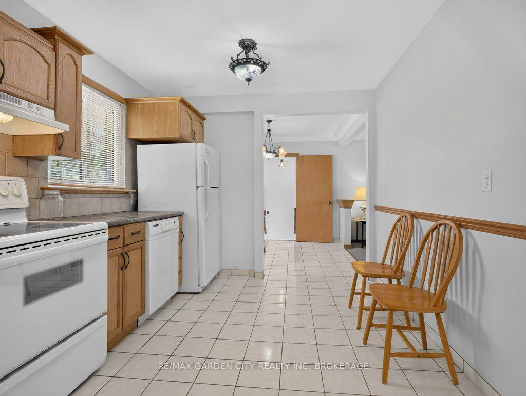Photo 22 of 8 Champa Drive, St. Catharines, Vine/Linwell — HOMEH