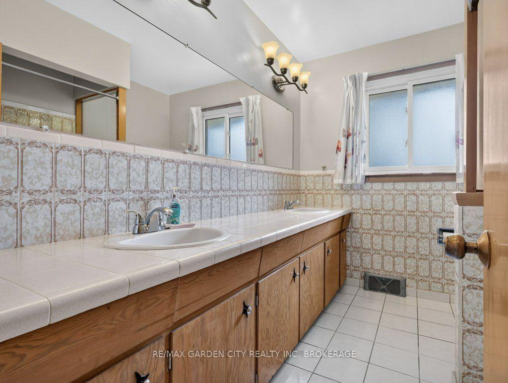 Photo 25 of 8 Champa Drive, St. Catharines, Vine/Linwell — HOMEH