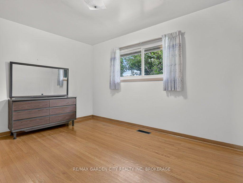 Photo 33 of 8 Champa Drive, St. Catharines, Vine/Linwell — HOMEH