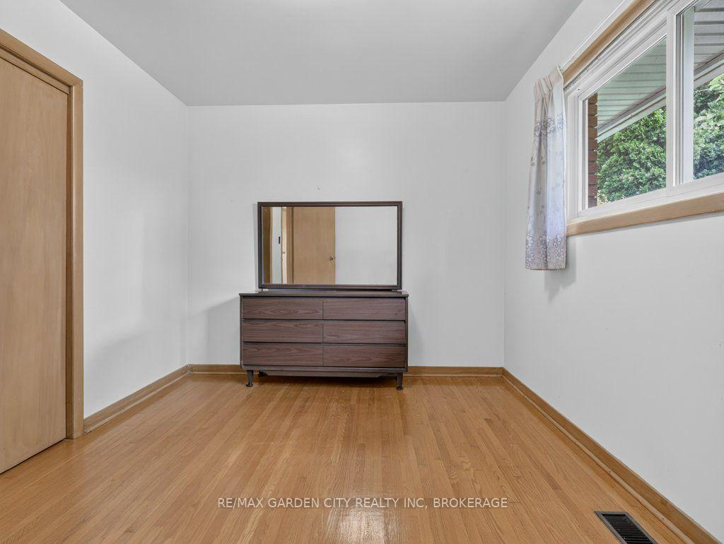 Photo 34 of 8 Champa Drive, St. Catharines, Vine/Linwell — HOMEH