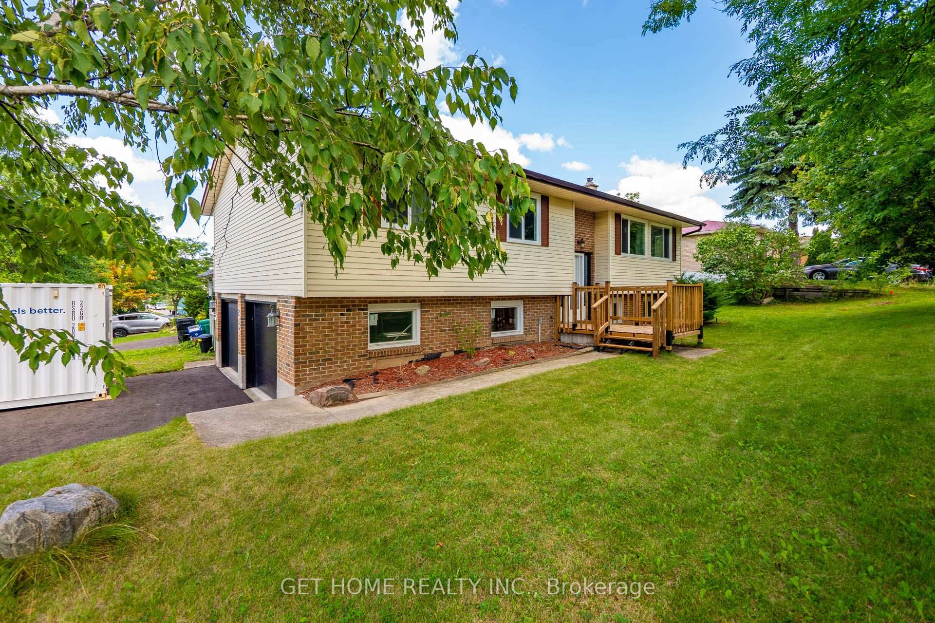 Photo 1 of 85 High Acres Crescent, Kitchener, Highland West — HOMEH
