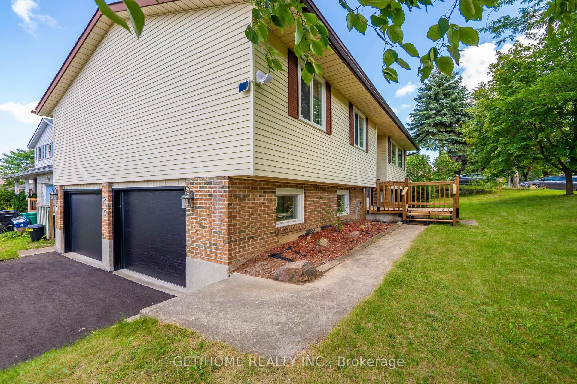 Photo 3 of 85 High Acres Crescent, Kitchener, Highland West — HOMEH