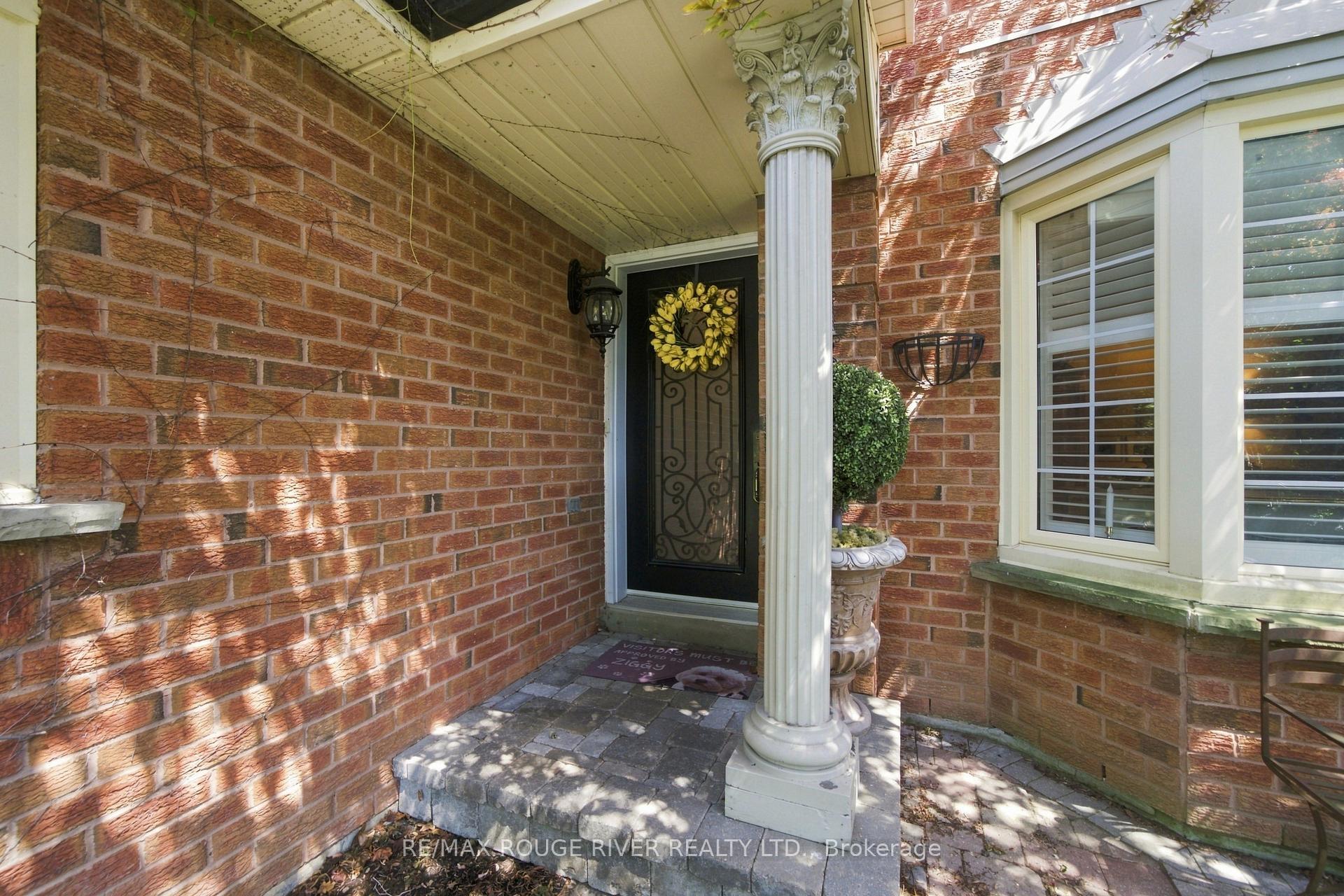 Photo 2 of 909 Ridge Valley Drive, Oshawa, Pinecrest — HOMEH