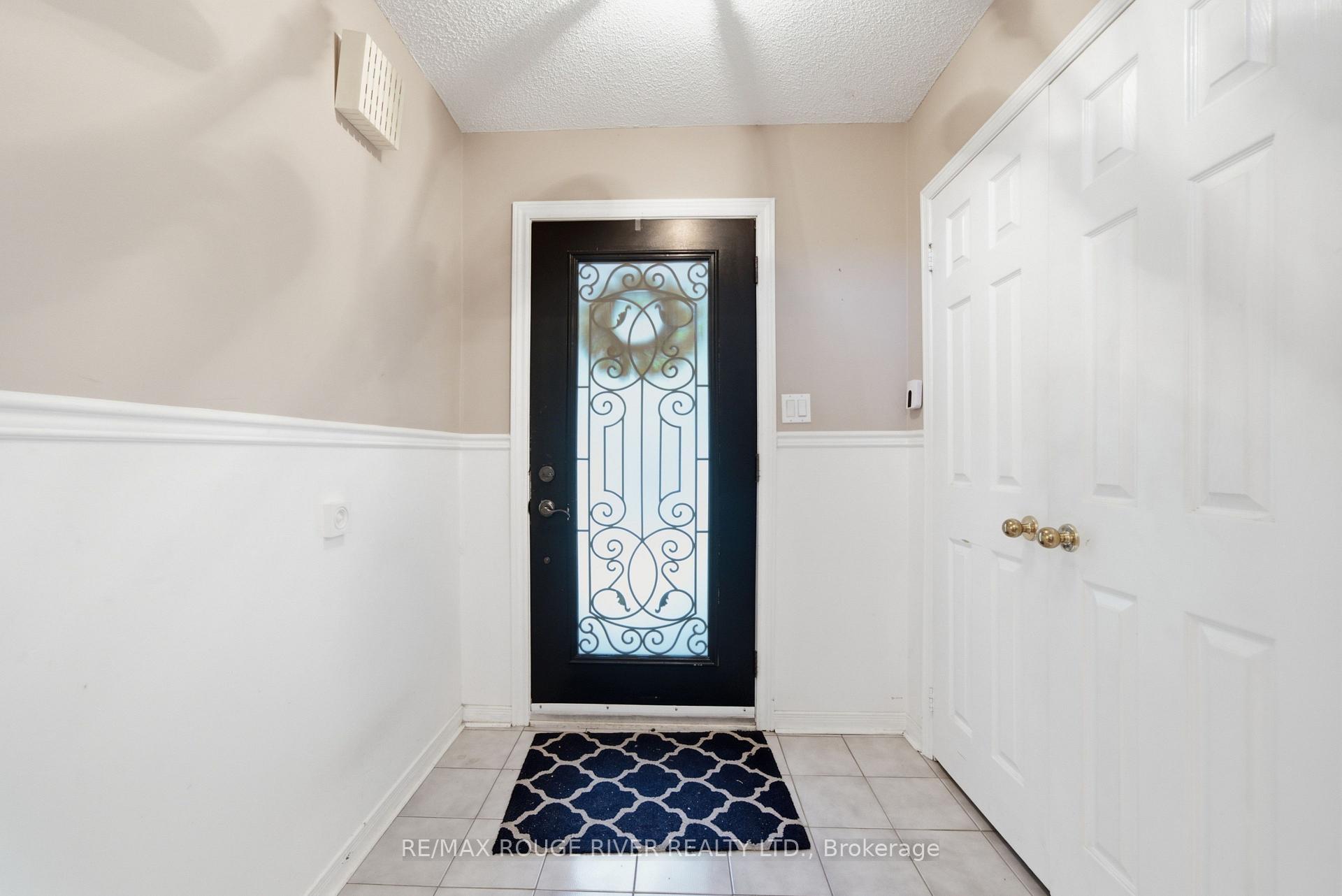Photo 3 of 909 Ridge Valley Drive, Oshawa, Pinecrest — HOMEH