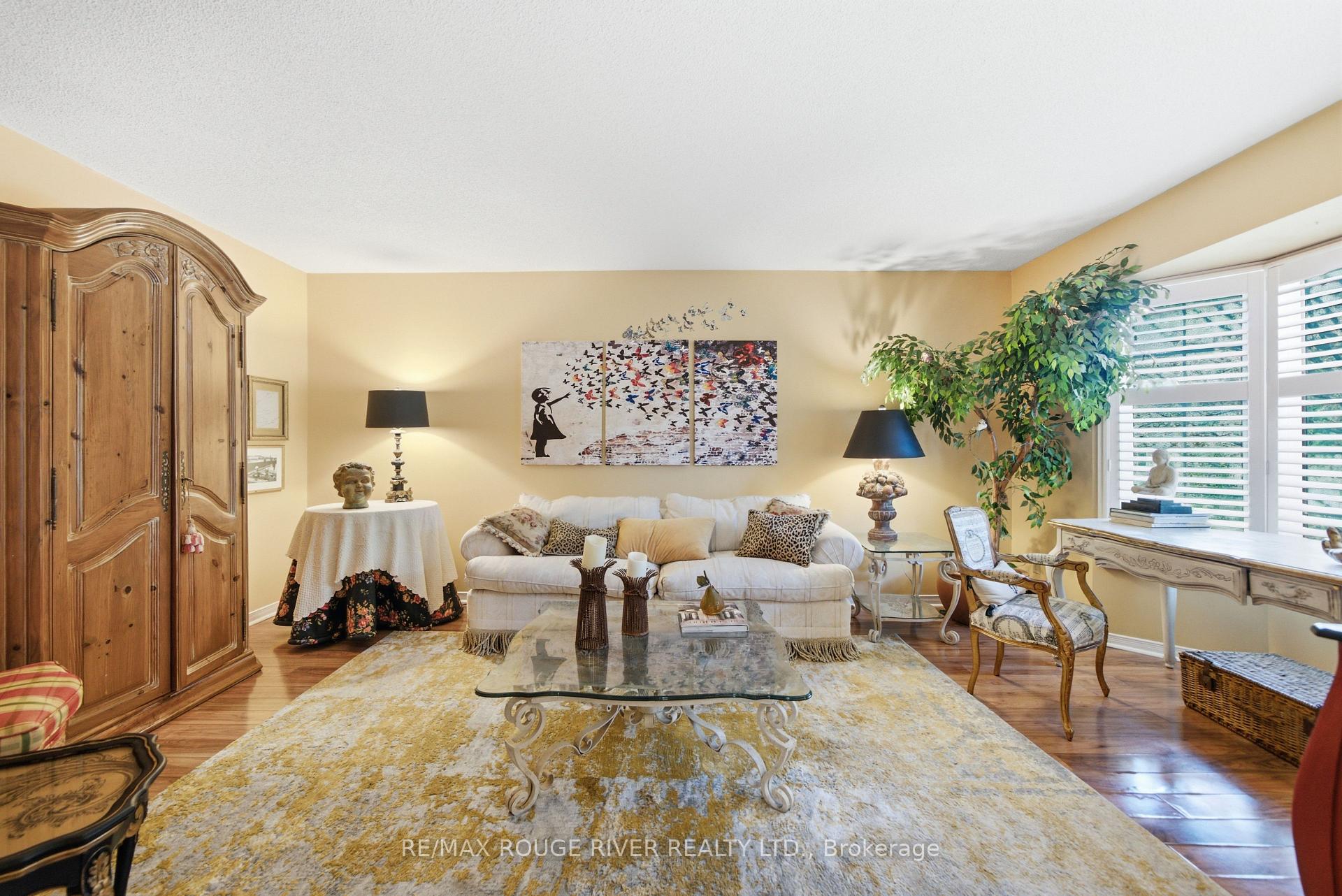 Photo 5 of 909 Ridge Valley Drive, Oshawa, Pinecrest — HOMEH