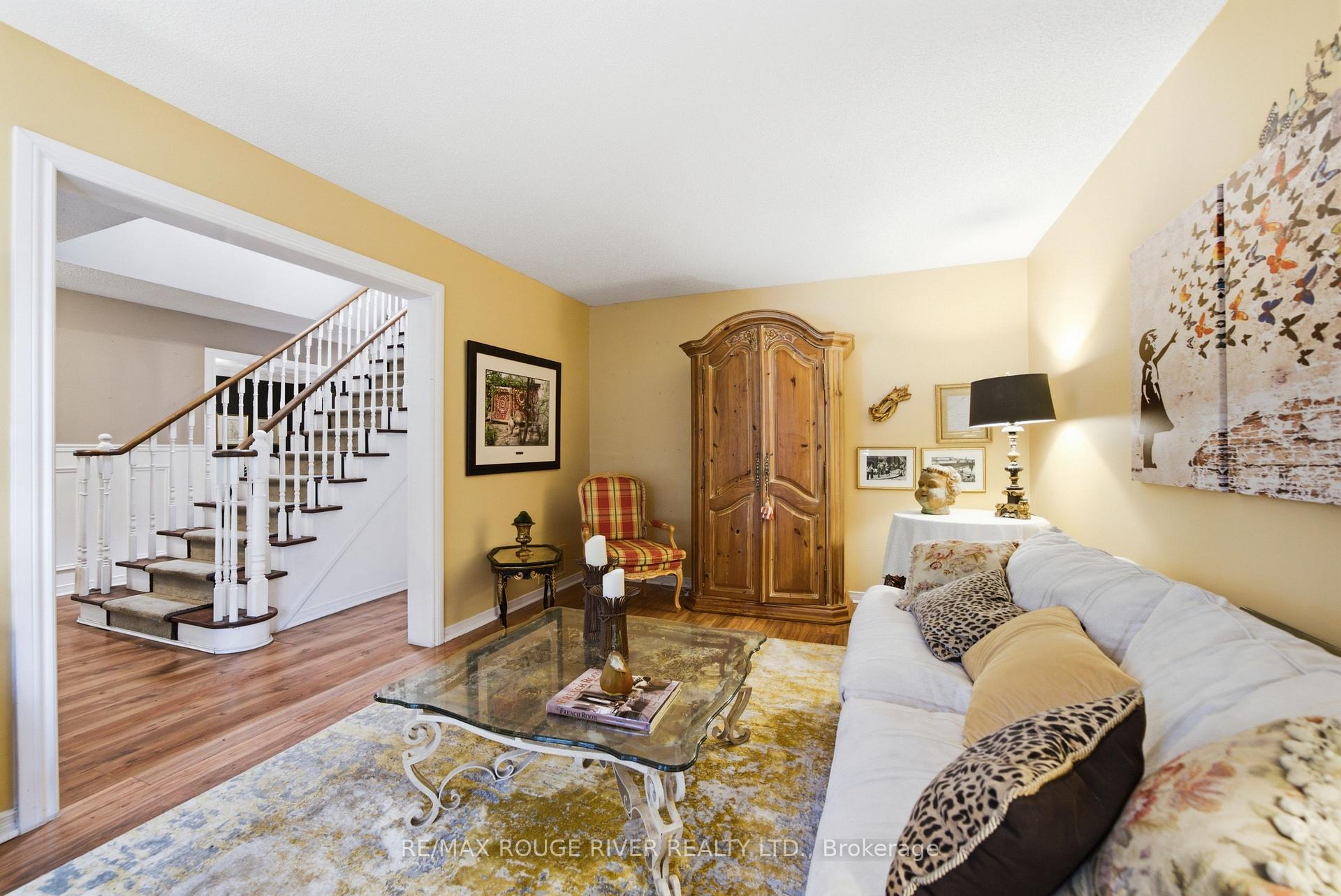 Photo 8 of 909 Ridge Valley Drive, Oshawa, Pinecrest — HOMEH