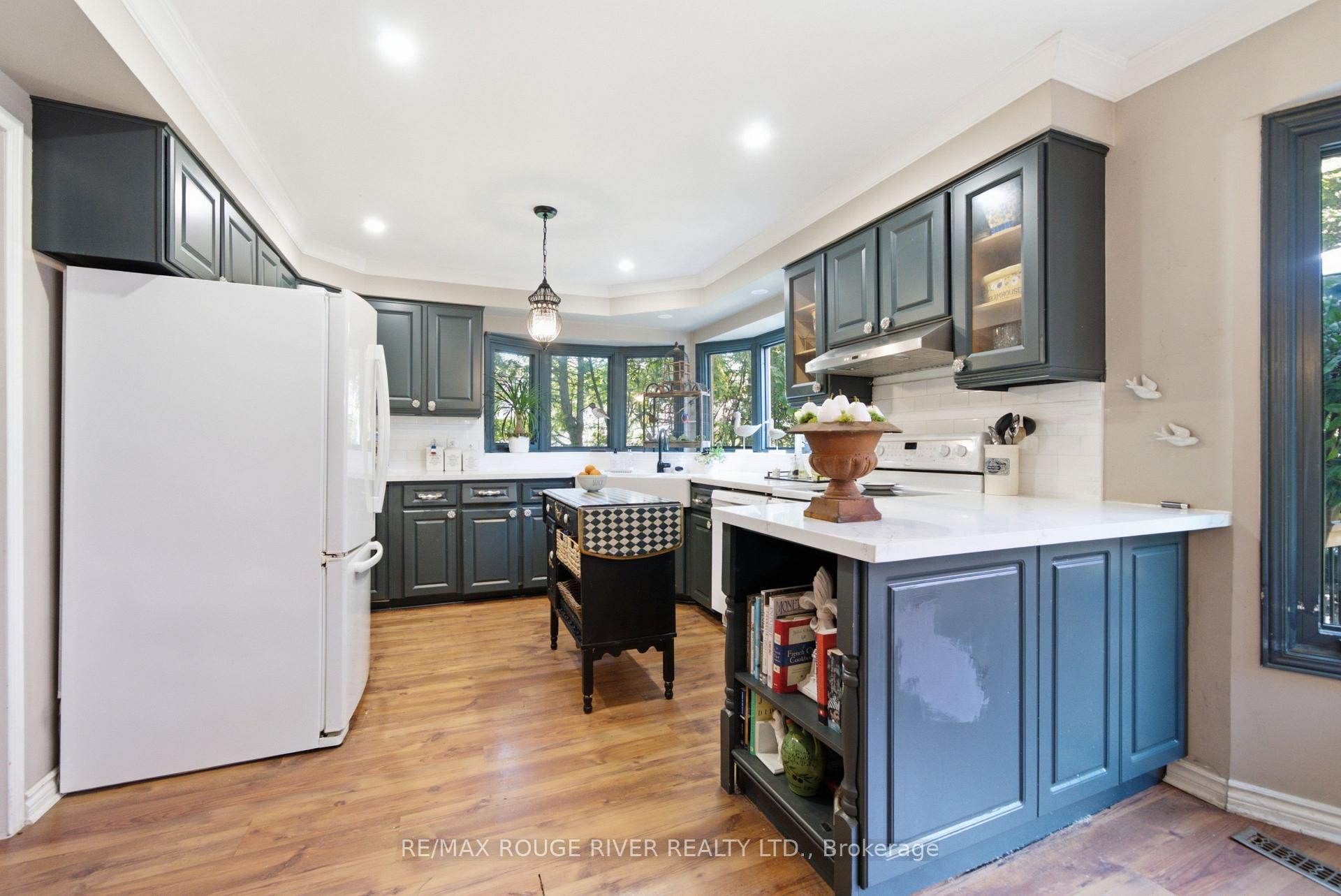 Photo 12 of 909 Ridge Valley Drive, Oshawa, Pinecrest — HOMEH