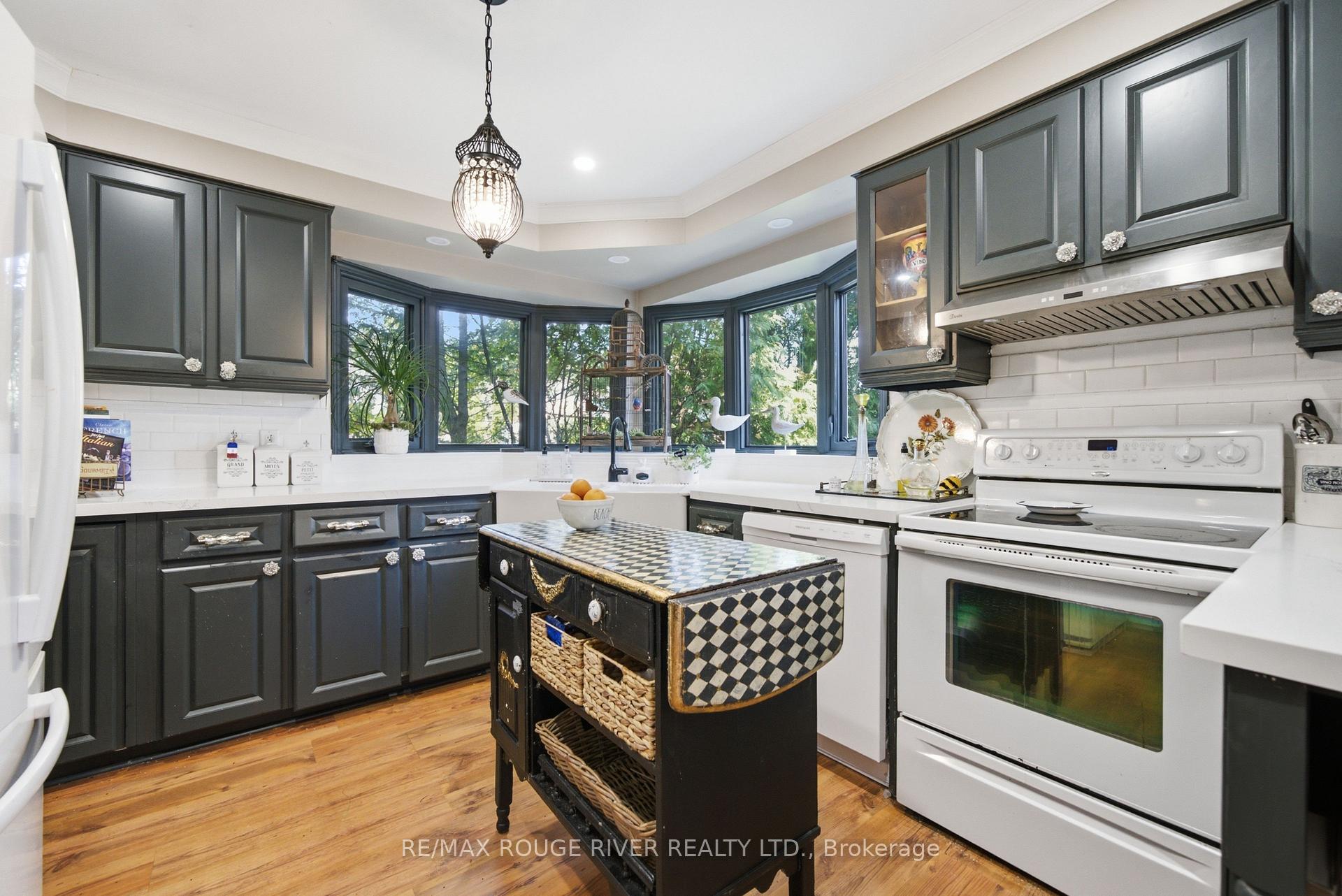 Photo 13 of 909 Ridge Valley Drive, Oshawa, Pinecrest — HOMEH