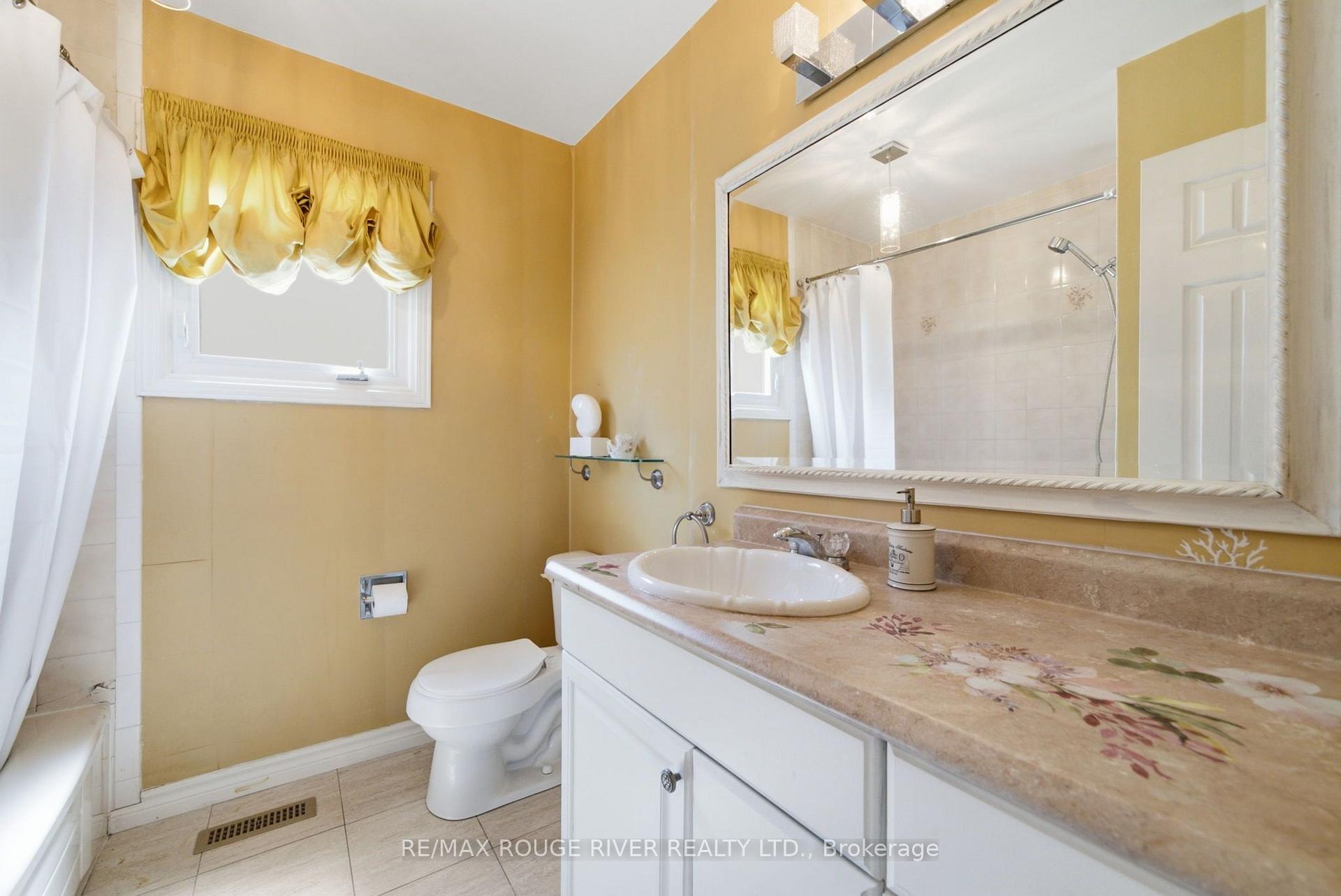 Photo 32 of 909 Ridge Valley Drive, Oshawa, Pinecrest — HOMEH