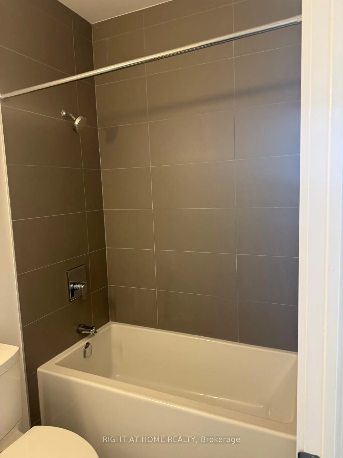 Photo 15 of Unit 1806, 609 Avenue Road, Toronto, Yonge-St. Clair — HOMEH
