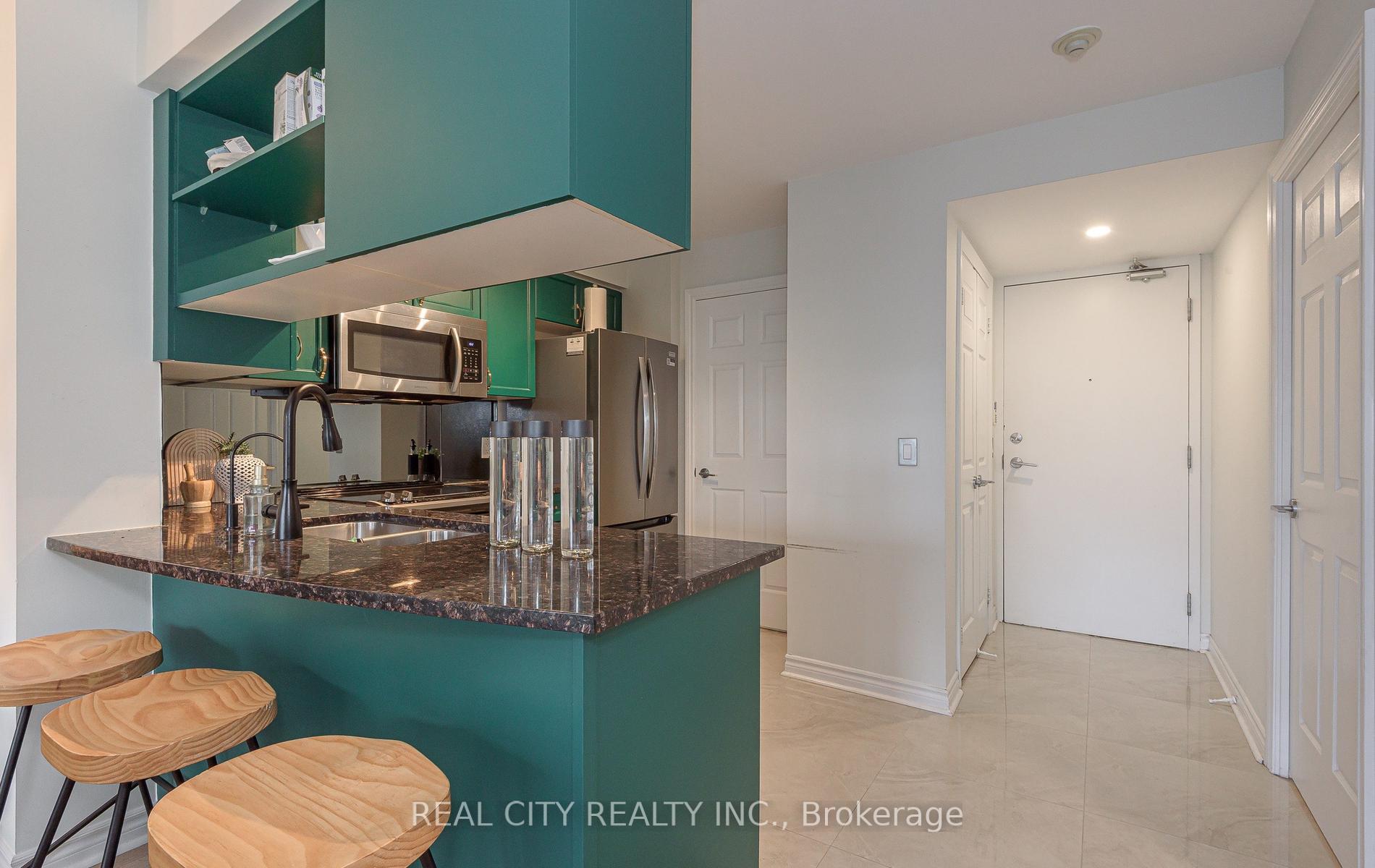 Photo 5 of Unit 704, 2325 Central Park Drive, Oakville, River Oaks — HOMEH
