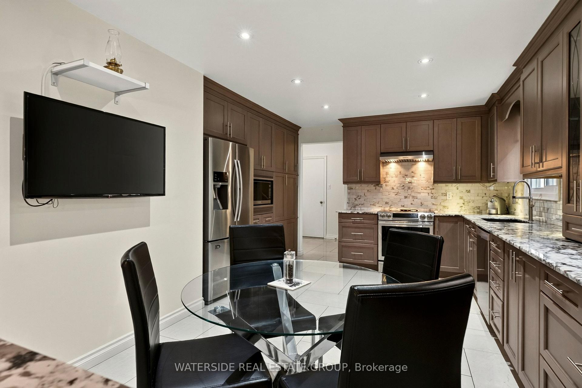 Photo 14 of 4348 Jenkins Crescent, Mississauga, Hurontario — HOMEH