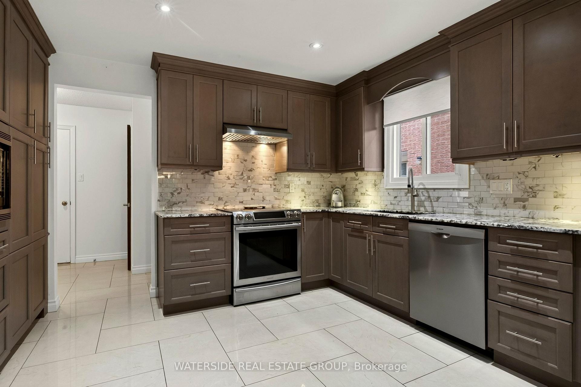 Photo 15 of 4348 Jenkins Crescent, Mississauga, Hurontario — HOMEH