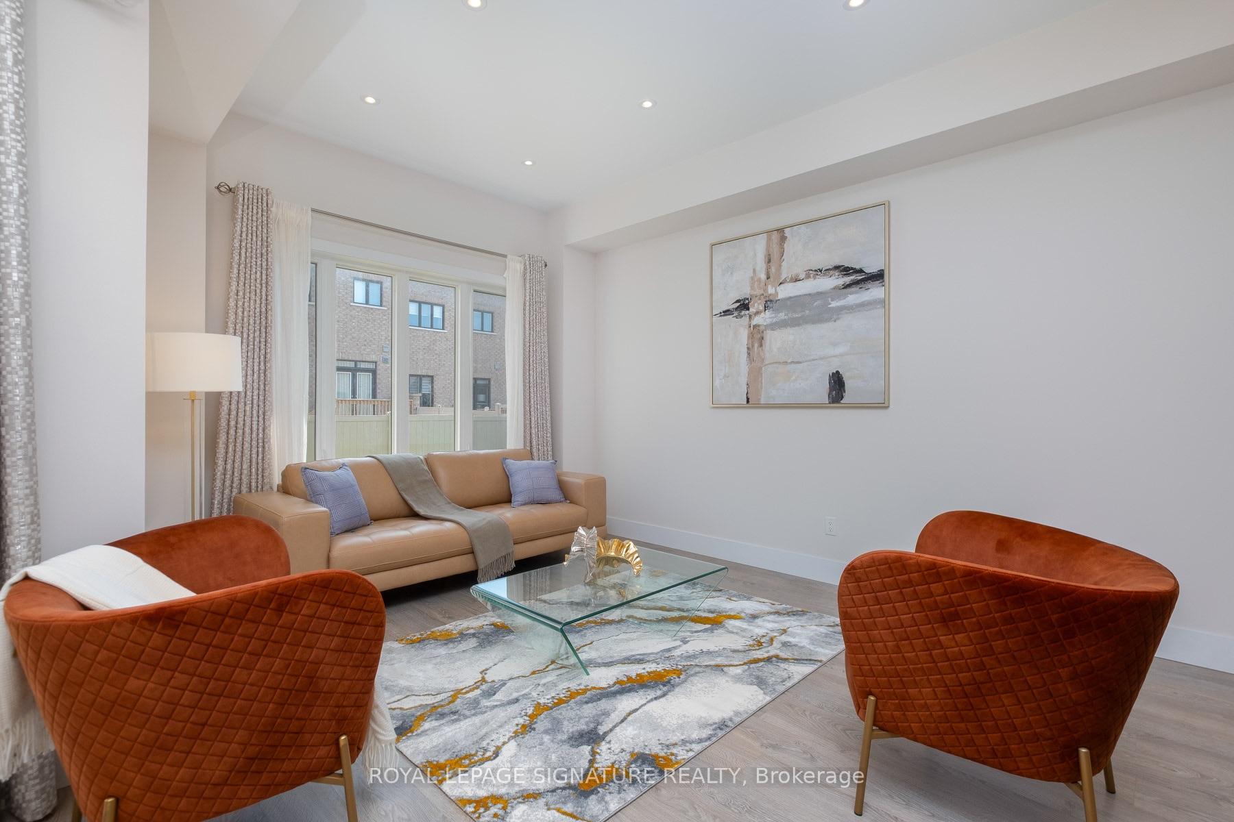 Photo 4 of 215 Elyse Court, Aurora, Bayview Northeast — HOMEH