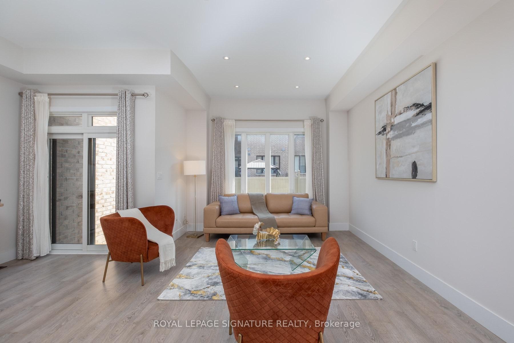 Photo 5 of 215 Elyse Court, Aurora, Bayview Northeast — HOMEH