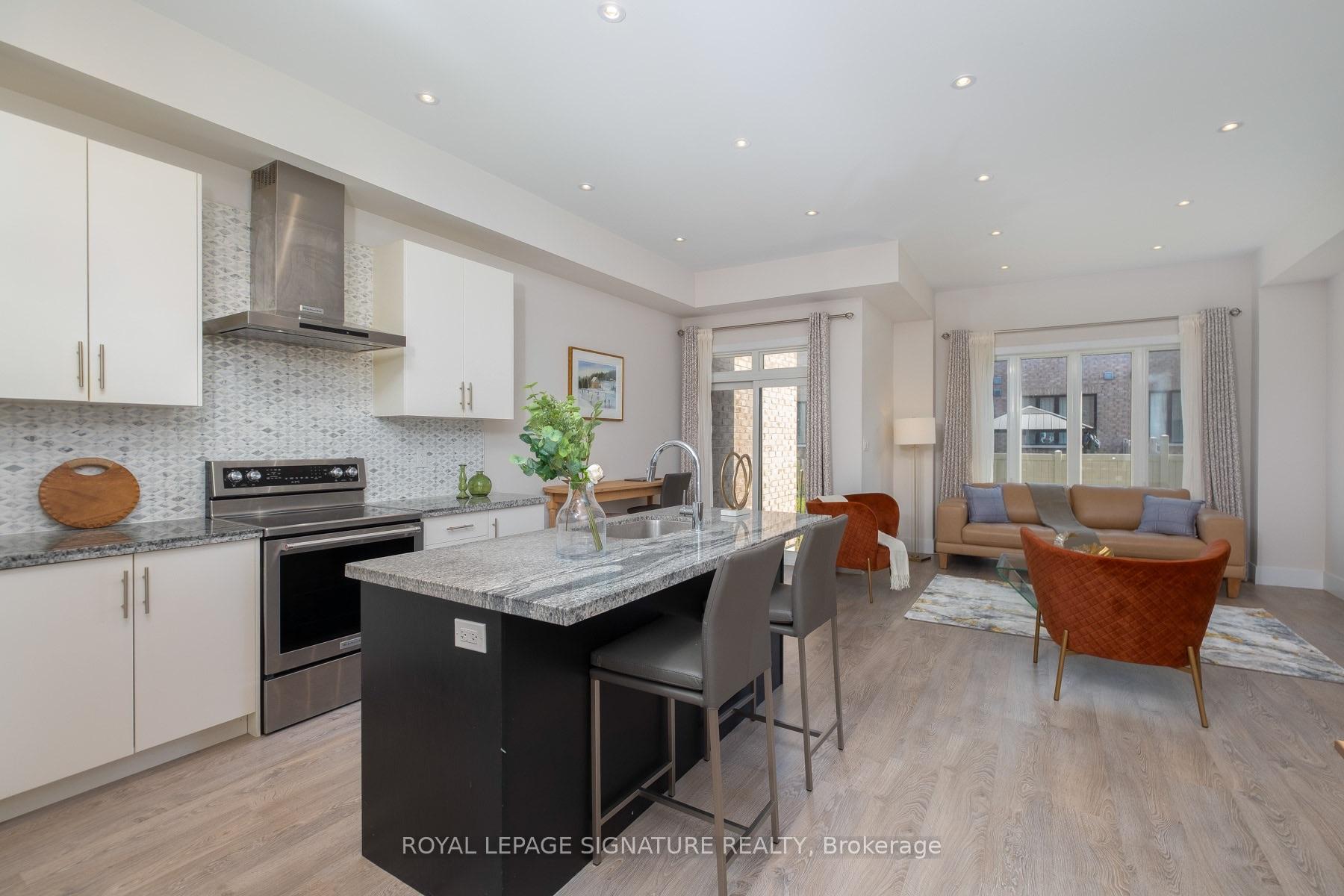 Photo 10 of 215 Elyse Court, Aurora, Bayview Northeast — HOMEH