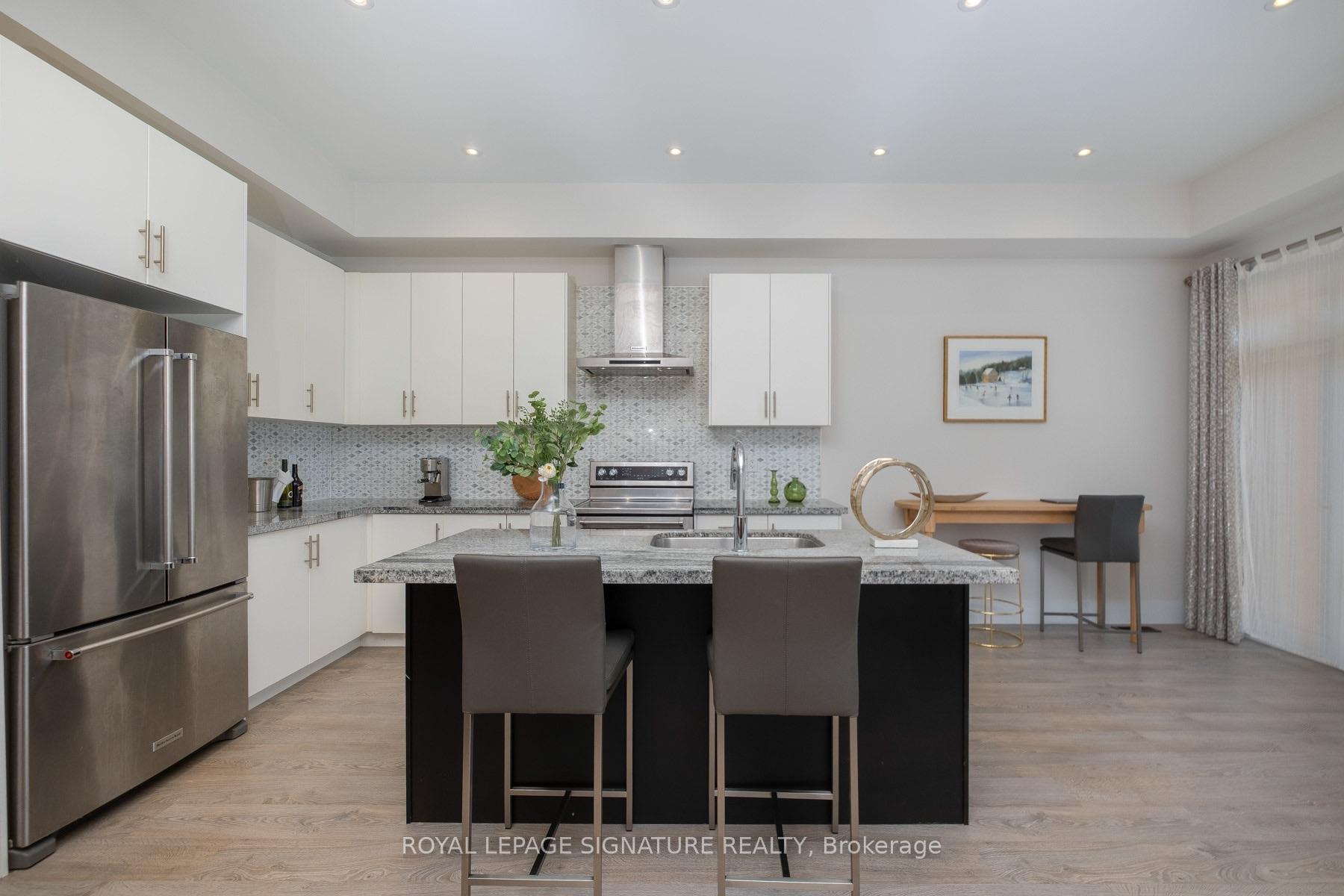 Photo 14 of 215 Elyse Court, Aurora, Bayview Northeast — HOMEH