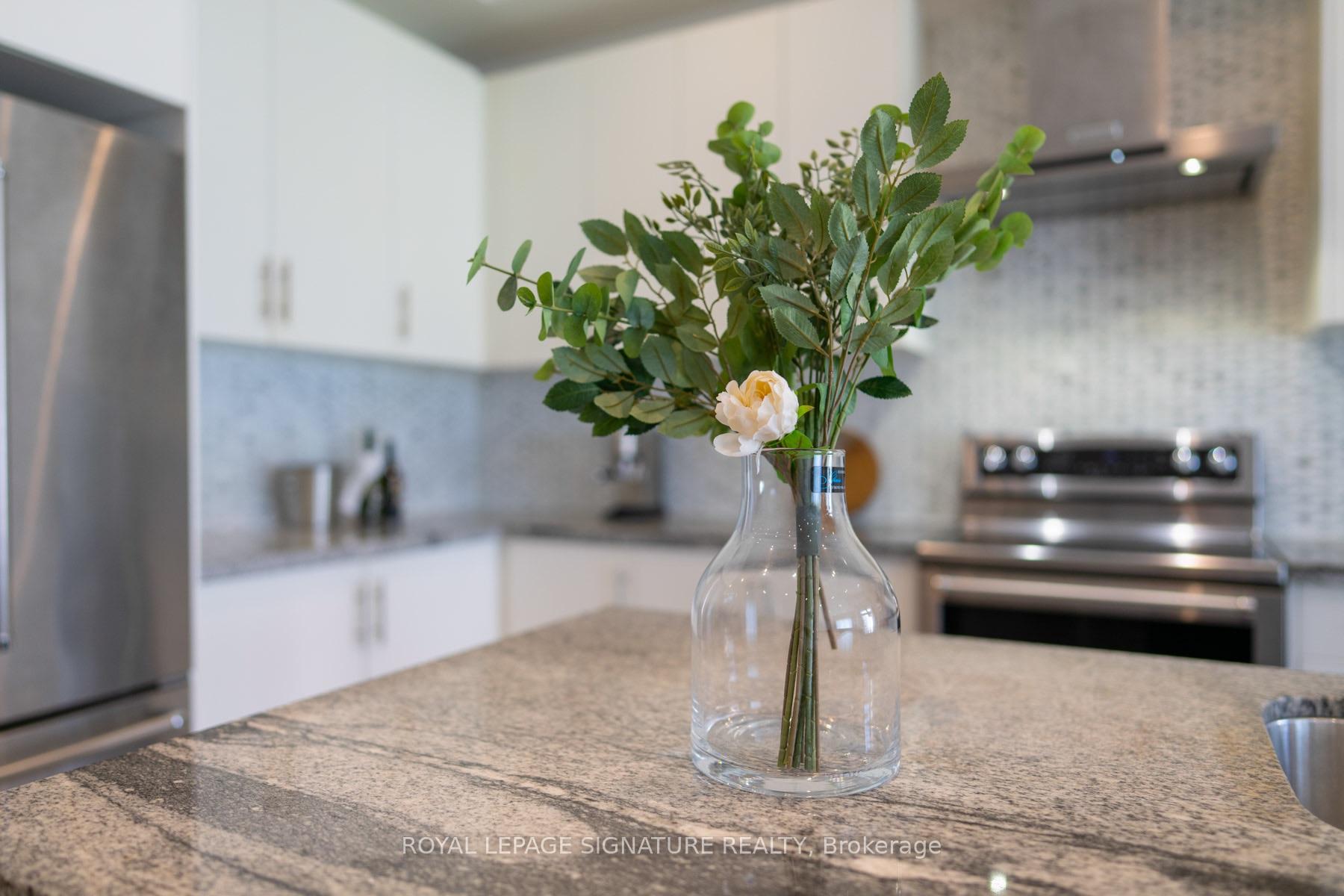 Photo 15 of 215 Elyse Court, Aurora, Bayview Northeast — HOMEH
