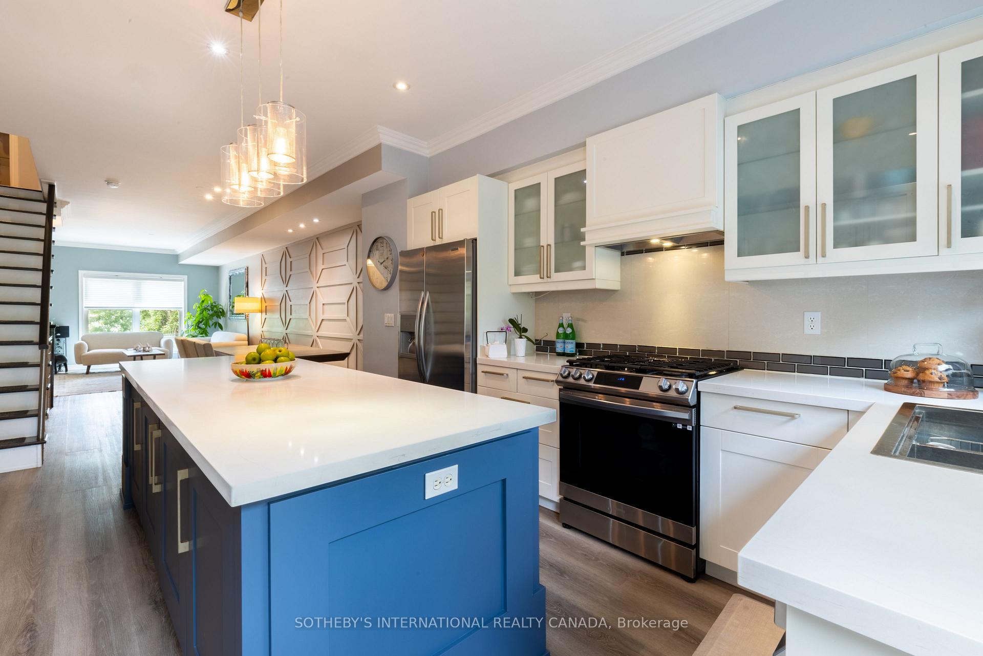 Photo 8 of 960A The Queensway, Etobicoke, Stonegate-Queensway — HOMEH