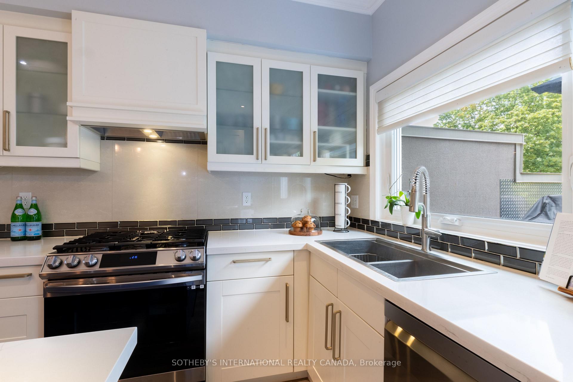 Photo 10 of 960A The Queensway, Etobicoke, Stonegate-Queensway — HOMEH