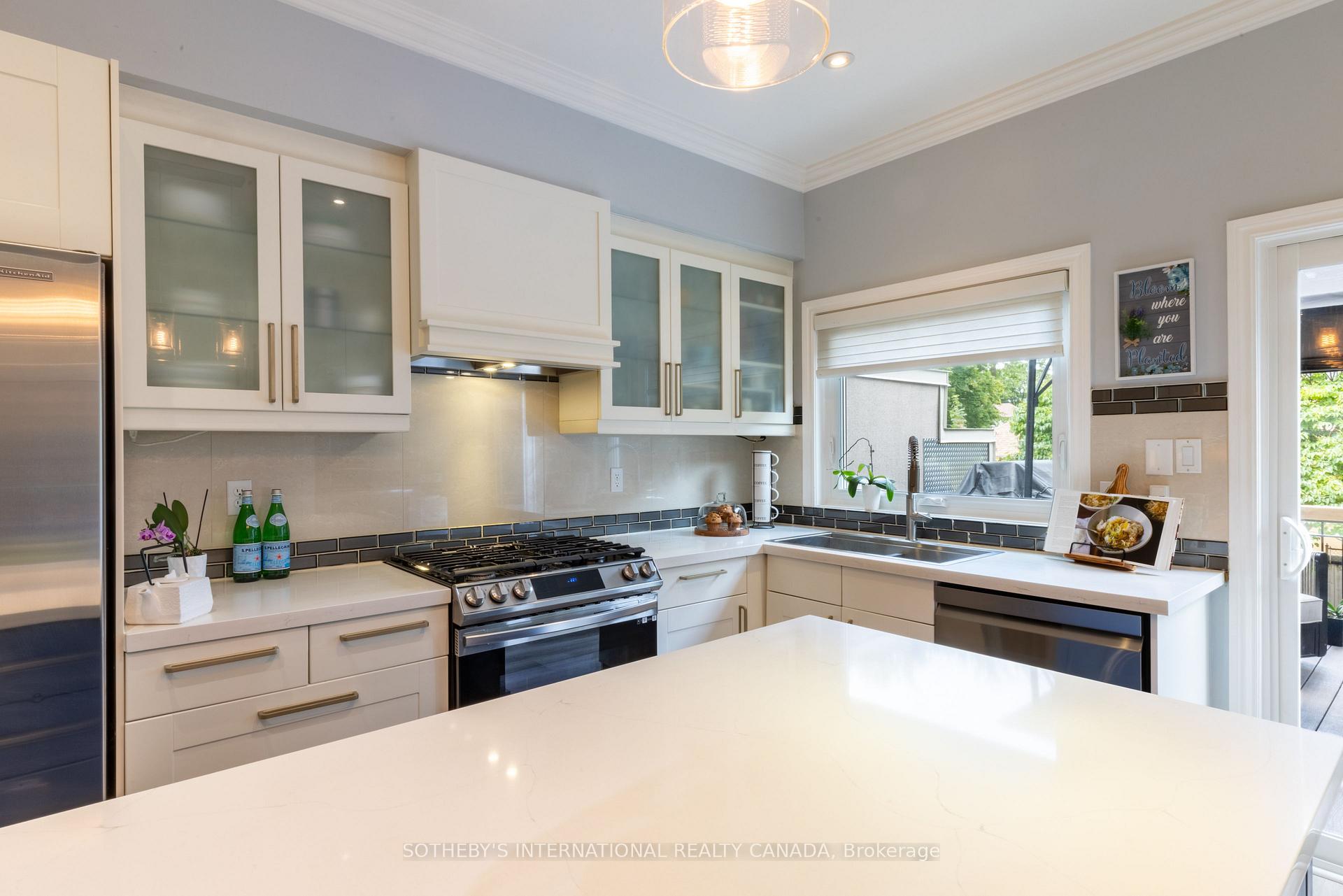 Photo 13 of 960A The Queensway, Etobicoke, Stonegate-Queensway — HOMEH