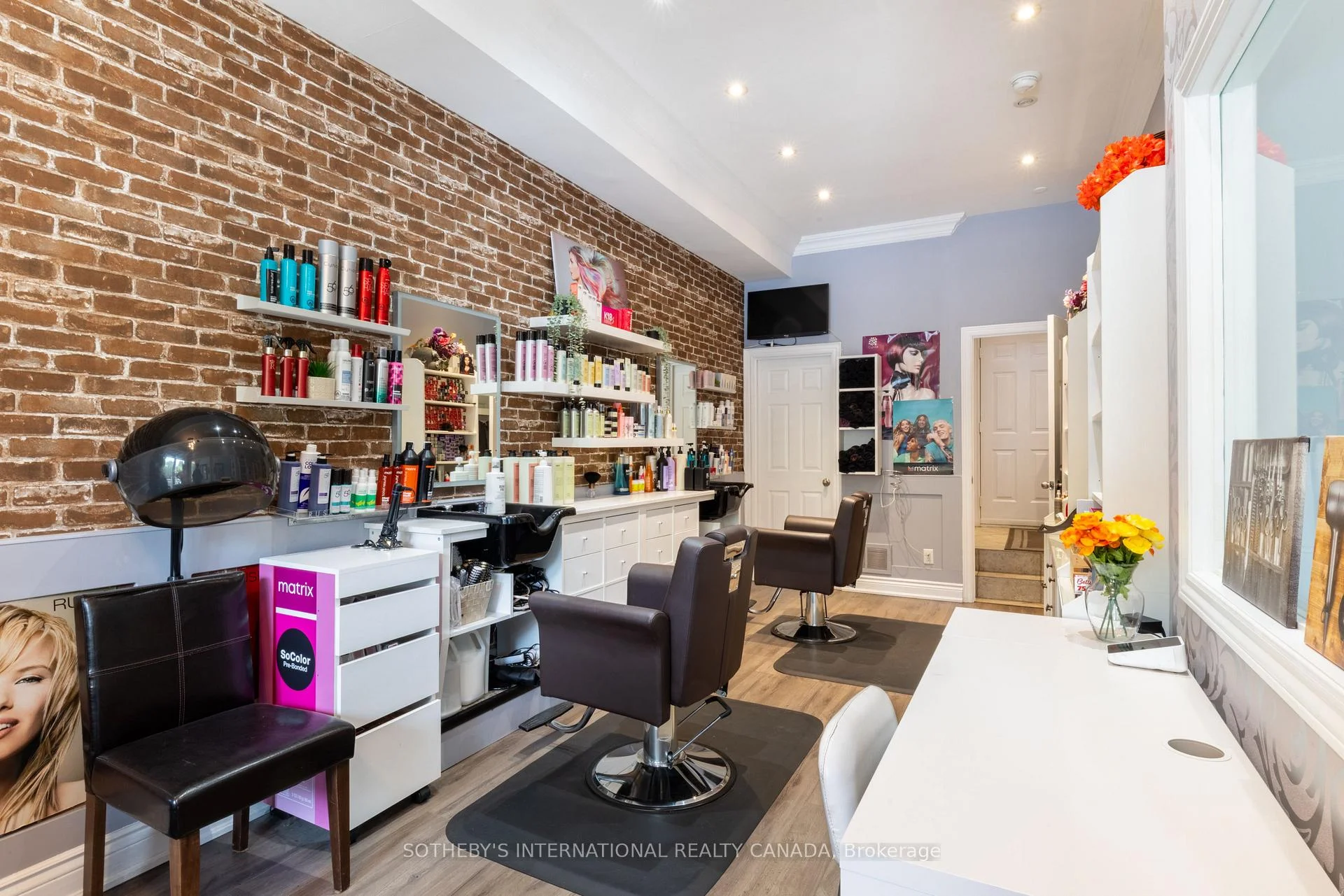 Photo 4 of 960A The Queensway, Etobicoke, Stonegate-Queensway — HOMEH